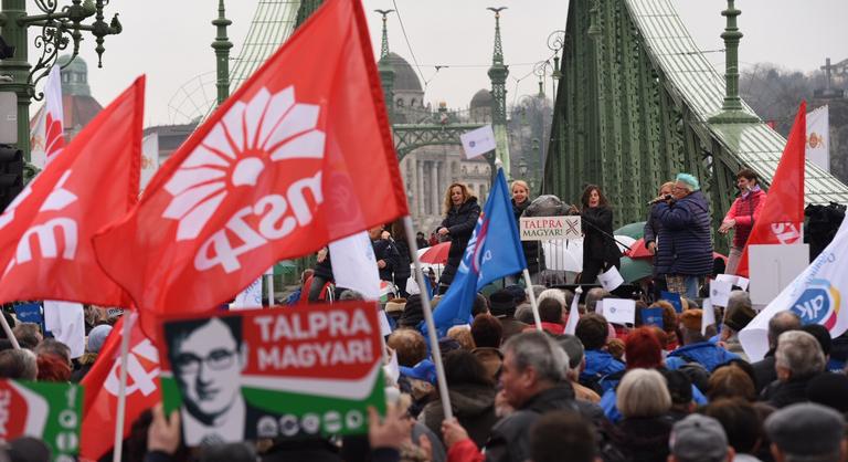 A baloldal meghalt, Orbán-rendszerét „feltörték”, illúzióba ringatjuk magunkat