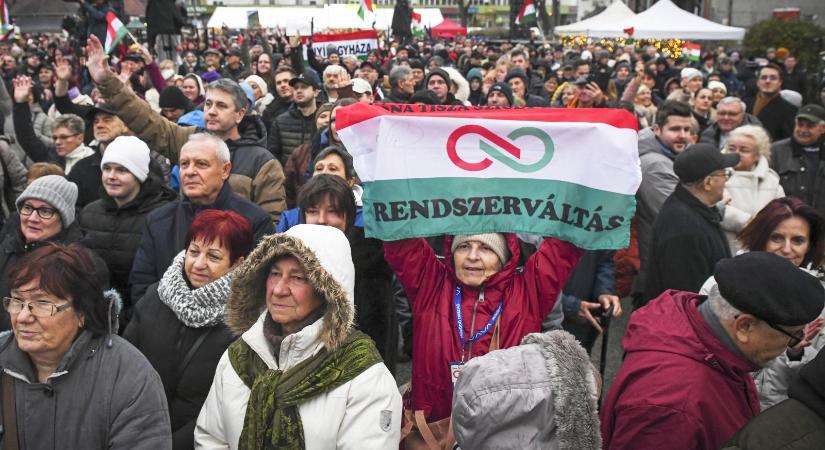 Publicus Intézet: Erősödött a DK, tovább áradt a Tisza, a Fidesz gyengült a biztos szavazó pártválasztóknál
