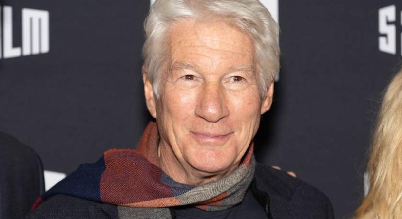 Richard Gere kisfiai nőnek, mint a gomba: édes családi fotót posztolt a színész felesége