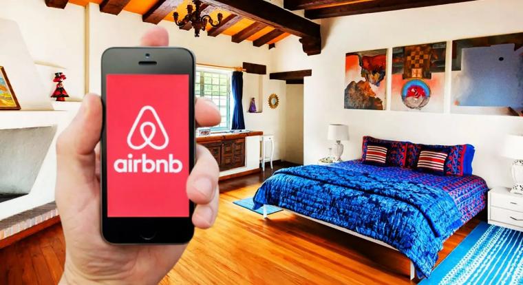 Gyors ütemben cseréli AI-ra ügyfélszolgálati alkalmazottait az Airbnb