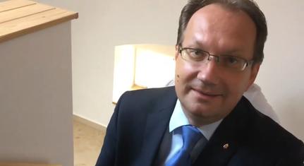 Hol van Hoppál Péter? A Fidesz listáján ugyanis nem szerepel