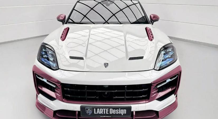 Még nem az elektromos, hanem a benzines Porsche Cayenne-t vadították meg
