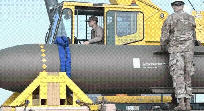 A Boeinggel erősít az amerikai légierő – Több mint 100 millió dolláros a bunkerromboló megrendelése