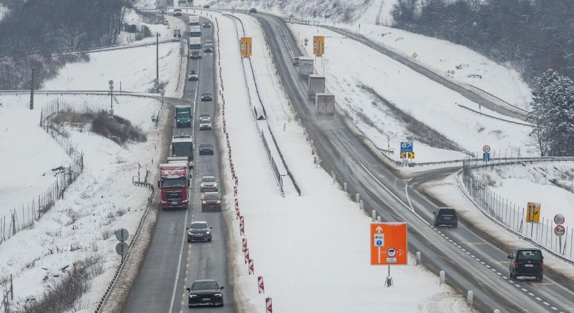 M1-es balesetek sora bénítja az autópályát, itt vannak kilométeres torlódások