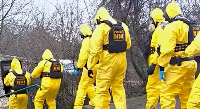 Videó: vegyvédelmi ruhában csaptak le a nyomozók a „vegyészre”, aki egy budakeszi laborban készítette a drogot