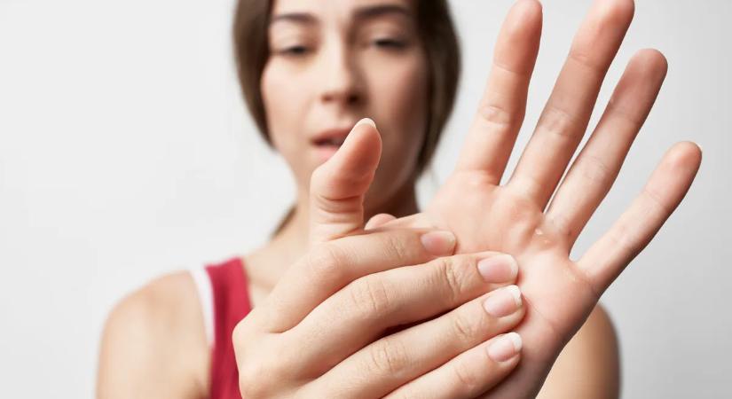 Zsibbad a kezed reggelente? Komoly bajt is jelezhet