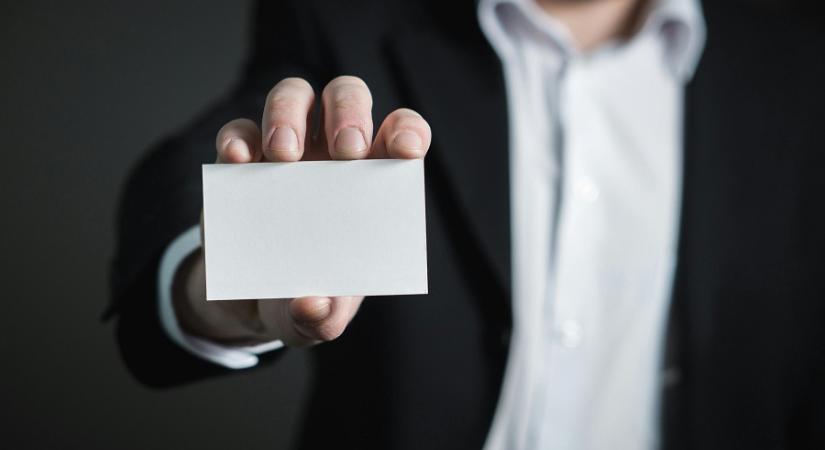 Lemondással fenyeget a miniszter, ha nem kezdődnek meg az egyeztetések a bérezési törvényről