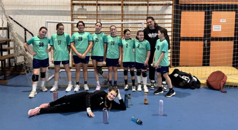 Kisbéren remekeltek a Dorogi AC U12-es kézilabdázói