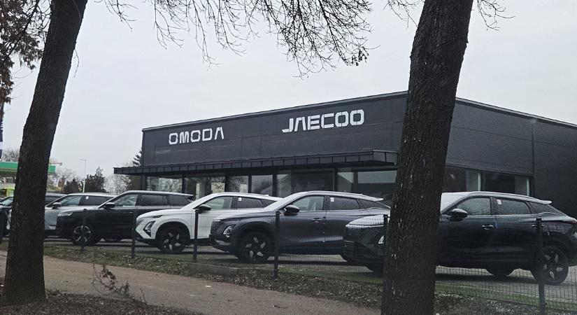 Újabb nagy kínai autógyártónak nyílt szalonja Debrecenben, az Audi helyén