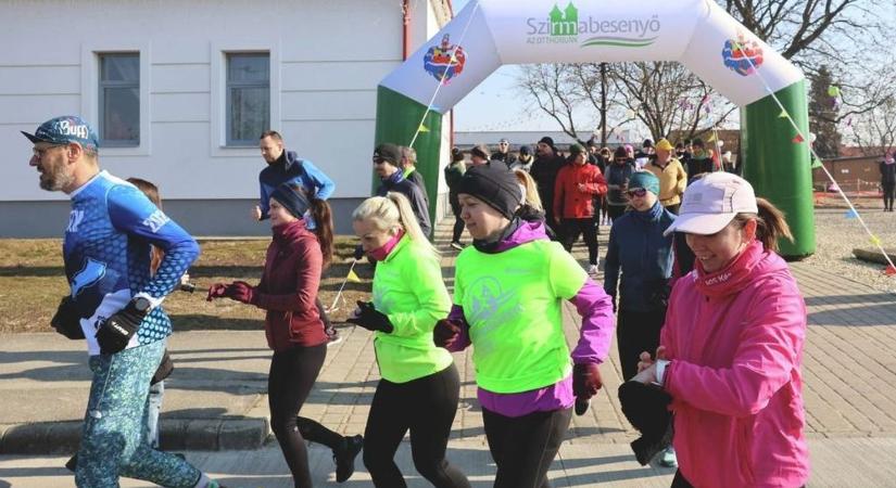 Futással búcsúztatják a telet, és közben egy jó ügy mellé állnak