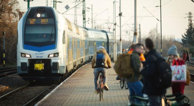Nagy baj történt az egyik kocsiban, azonnal meg kellett állítani a gyöngyösi személyvonatot