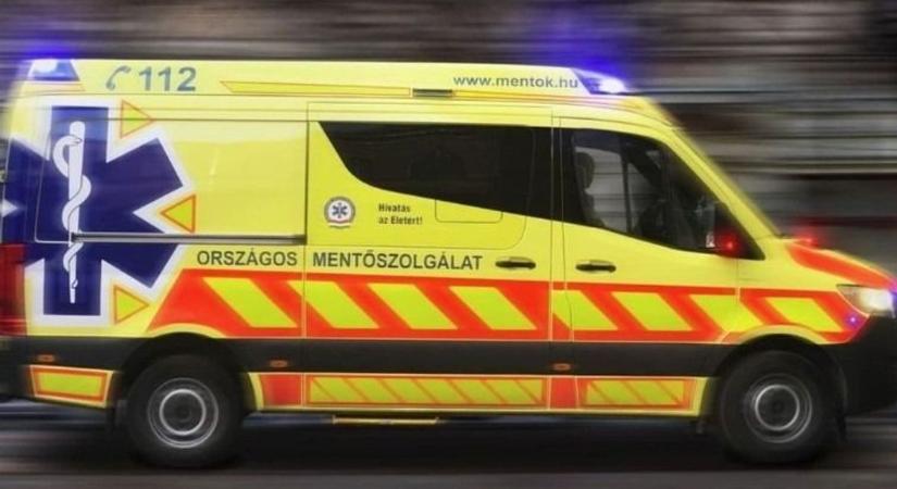 Árokba sodródott és a tetejére borult egy személyautó a Sopron közelében - forgalomkorlátozás