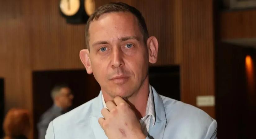 Rendőrök vitték el Molnár Gusztávot a reptérről – heves szóváltás a terminálon