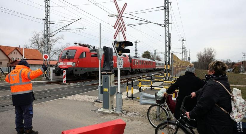 Ilyen modern kínai vonaton lehet majd utazni a Budapest–Belgrád-vasútvonalon – fotók, videó