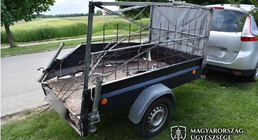 Piros jelzés ellenére hajtott a sínekre egy külföldi sofőr Kapuváron