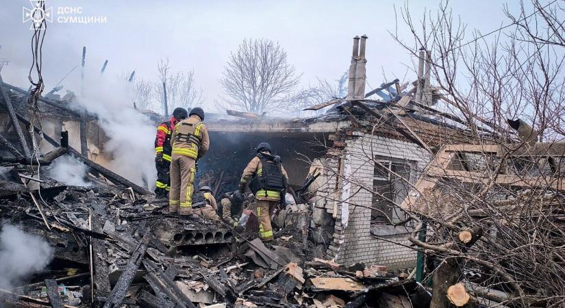 Az éjjel közel 30 rakétát és 400 drónt vetett be ukrajnai célpontok ellen az orosz hadsereg