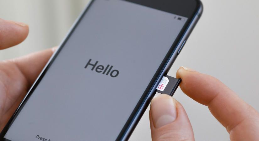 Nagy váltás jöhet: eSIM-re állhat át az Apple az EU-ban