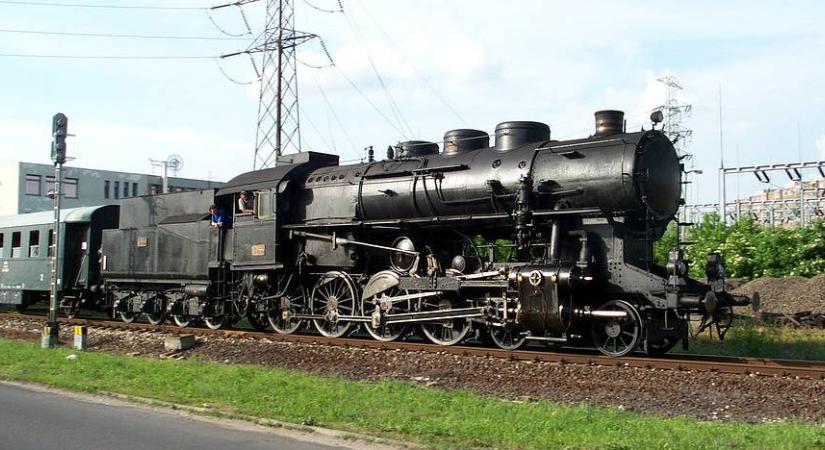 102 éves vonatok állnak munkába az egyik magyar vonalon
