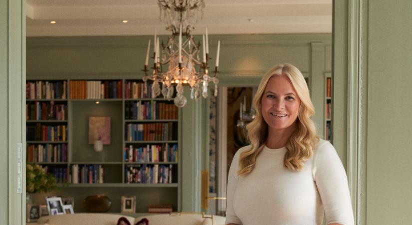 Áll a bál a norvég királyi családban: mi köze volt Mette-Marit koronahercegnőnek Epsteinhez?