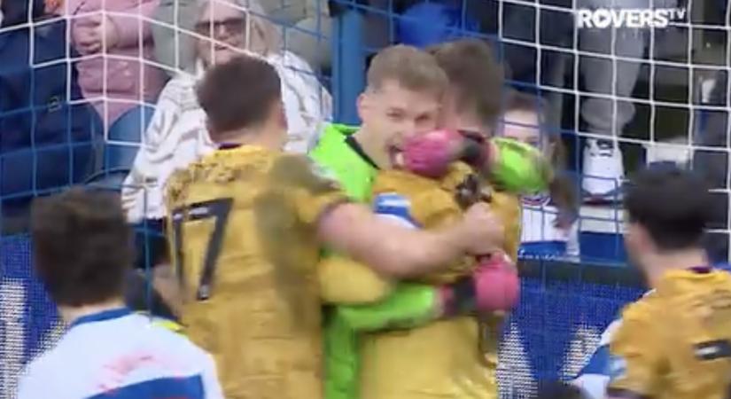 Légiósok: Úgy ünnepelték a magyar kapust Angliában, mintha gólt lőtt volna - videó