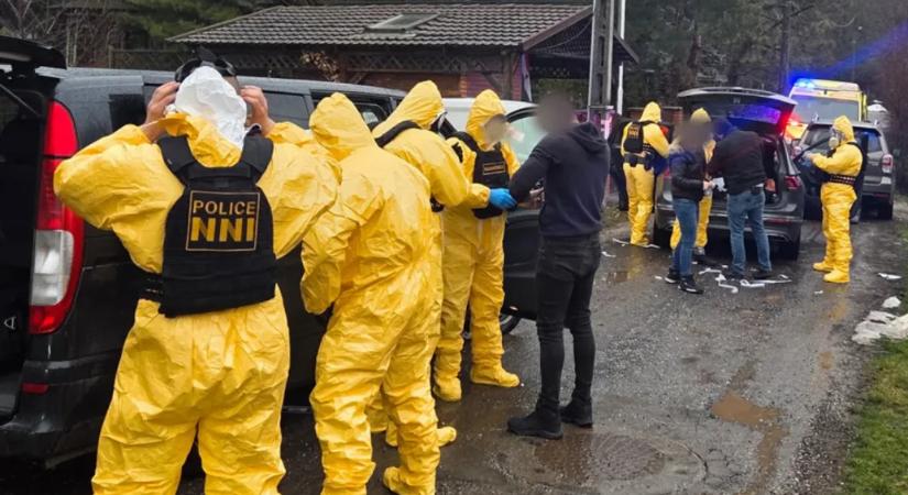 Vegyvédelmi ruhás kommandósok számoltak fel egy droglabort Budakeszin