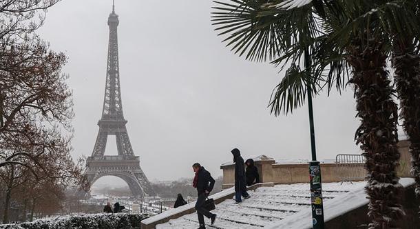 A havazás miatt járatokat töröltek Párizsban