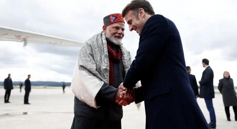 Macron Indiában: 40 milliárdos fegyverüzlet készül