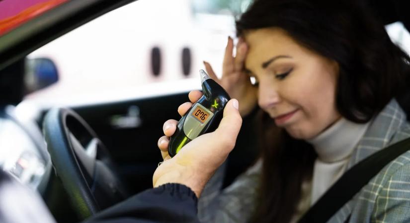 Hatalmas razzia az utakon: Percenként tucatnyi sofőrt állított meg a rendőrség, rengetegen lebuktak