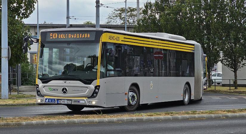Lezártak egy debreceni buszmegállót