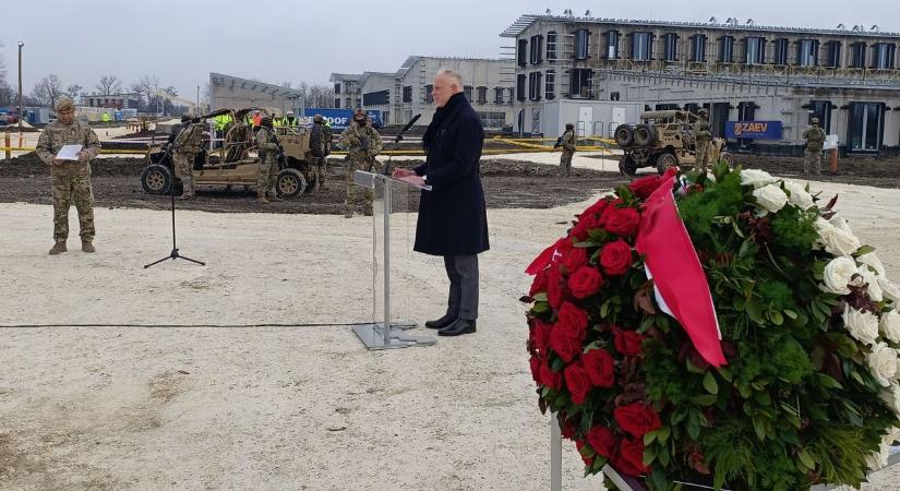 Mérföldkőhöz ért a Thököly úti katonai bázis építése, bokrétaünnepet tartottak