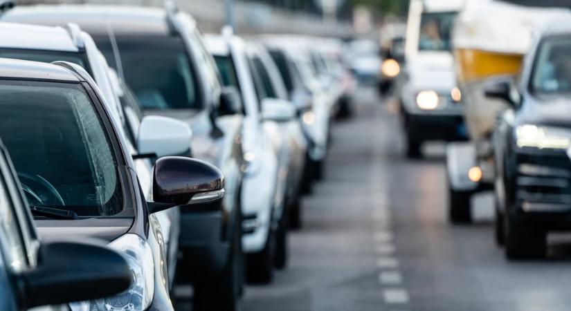 Káosz az M1-esen: dupla baleset bénítja a forgalmat