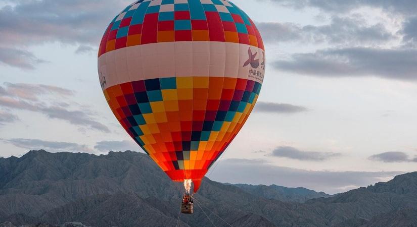 Hőlégballonos élmény: az ég csodáinak élvezete