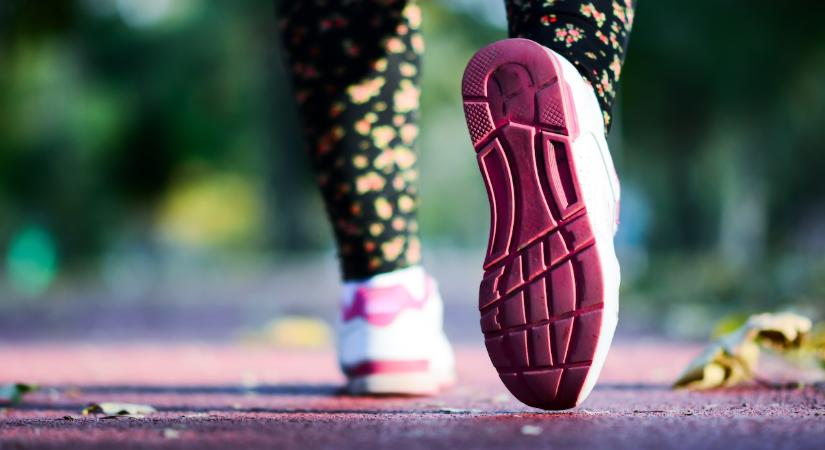 Női futócipők kezdőknek: hogyan kell kiválasztani?