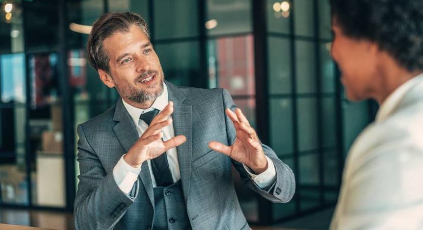 8 mozdulat, amitől azonnal intelligensebbnek tűnsz – Lesd el a briliáns emberek zseniális trükkjeit