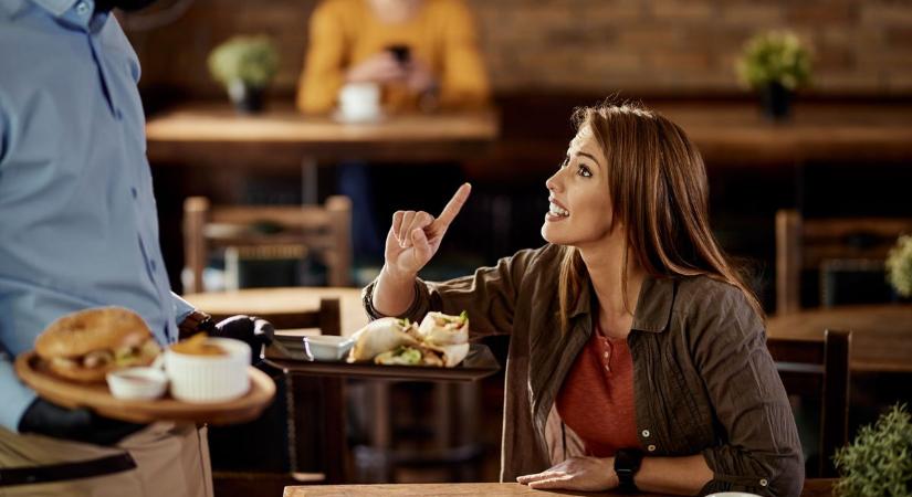 Dörzsiszivacs a krumplipürében és ordítozó pincérek – éttermi horrorsztori Vasból