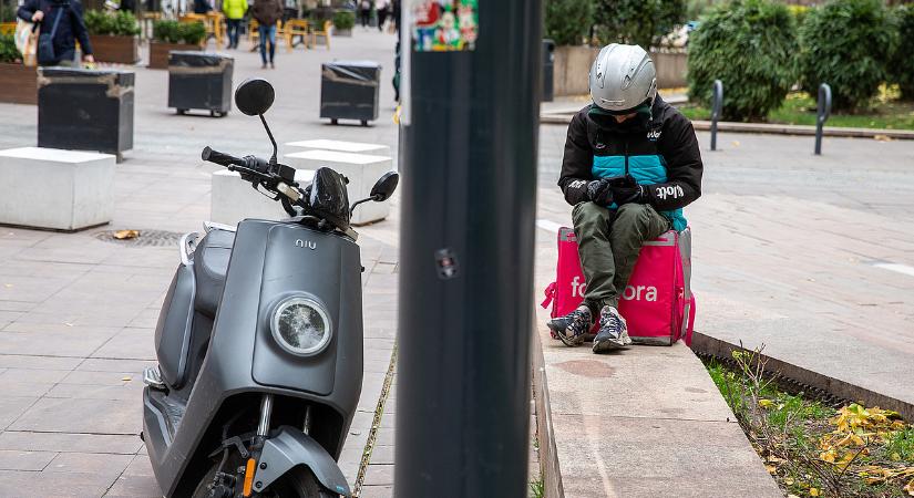 Alkohol kiskorúaknak, hűtési hibák, százmilliós büntetések – jön az újabb szigor a Woltnál és a Foodoránál