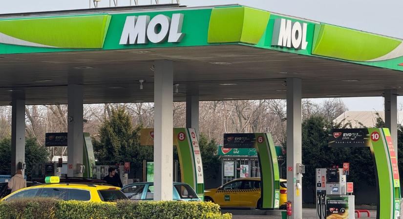 Baj van: áll a szállítás, ezért a Mol stratégiai kőolajkészletek felszabadítását kéri a Barátság vezeték leállása miatt