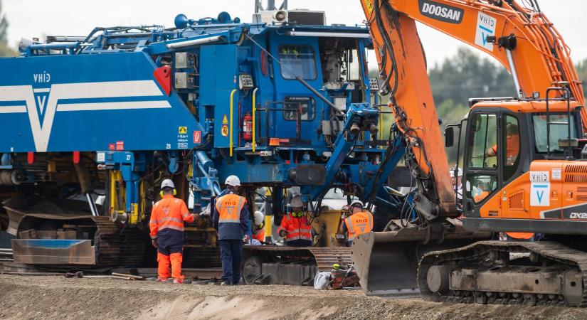 Az Orbán-kormány megtette, amit eddig nem mert, háborús áremelkedésre hivatkozva tömte ki tízmilliárdokkal a NER-es haverokat