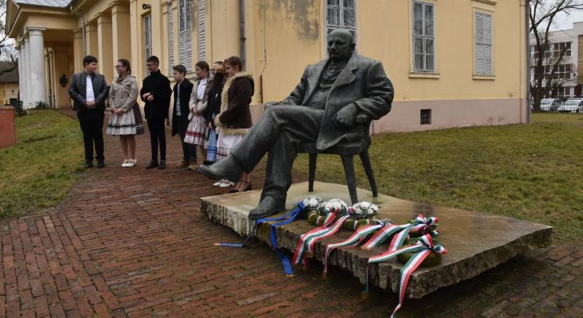 Műsor, portréátadás, koszorúzás – így kezdődtek a Györffy napok Karcagon