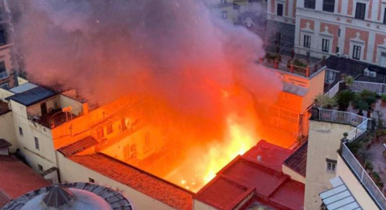 A tűz martalékává vált az ikonikus nápolyi színház