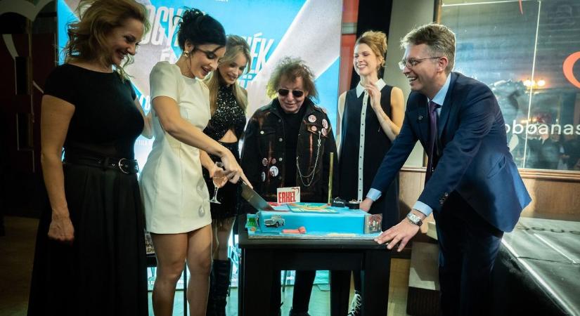 Évtizedek óta nem látott tömegek a mozikban, elkapkodott színházjegyek – ez a Demjén-film és -musical sikerének titka