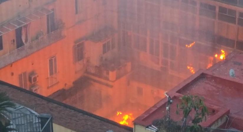 Leégett az ikonikus nápolyi színház