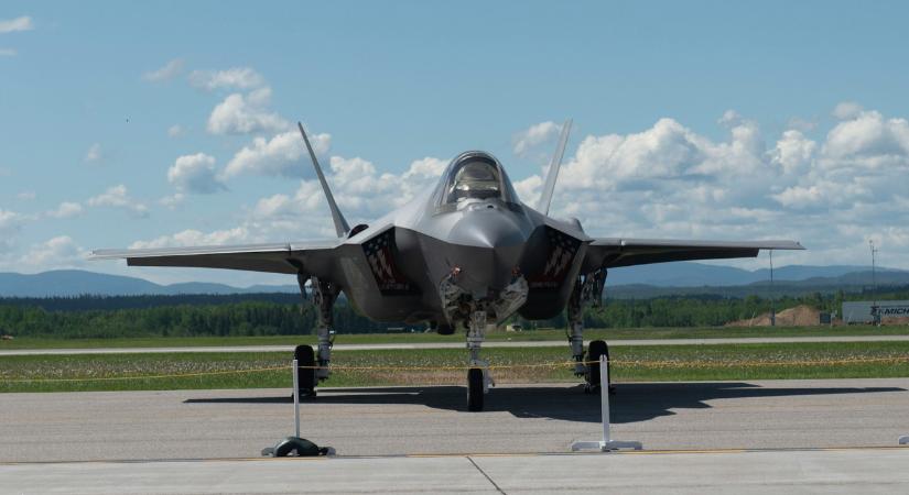 Holland védelmi miniszter: olyan könnyű feltörni az F-35-ösök rendszerét, mint egy telefont