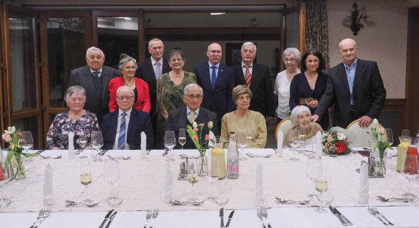 A gyémántlakodalmas párokat köszöntötte Veszprém polgármestere (galéria)