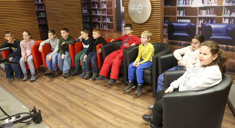 Kis diákok foglalták el a Győr Média Centrum épületét