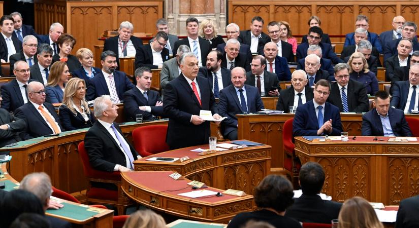 Foggal-körömmel védte a kormány a gödi akkugyárat a parlamentben az elmúlt években