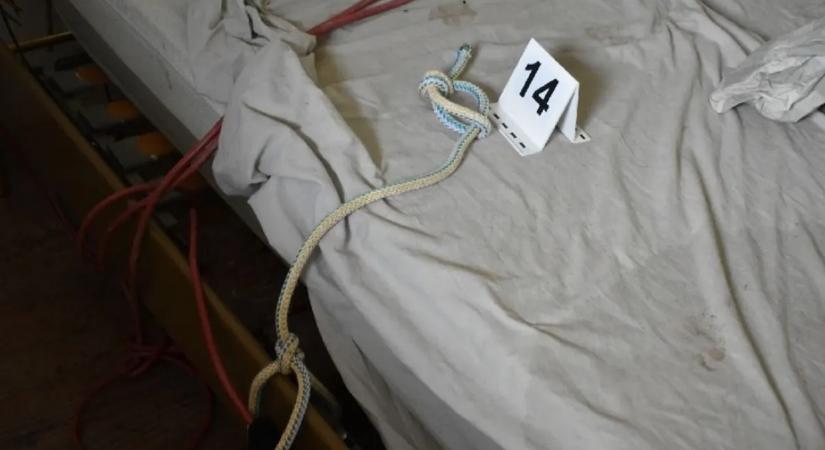 Késsel fenyegette, megkötözte, megerőszakolta válófélben lévő feleségét, majd öngyilkos lett