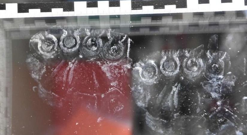 Rendőrkézen a komáromi vandálok, a két fiatalt a cipőjük buktatta le