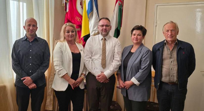 Videóban reagált a róla szóló híresztelésekre a polgármester