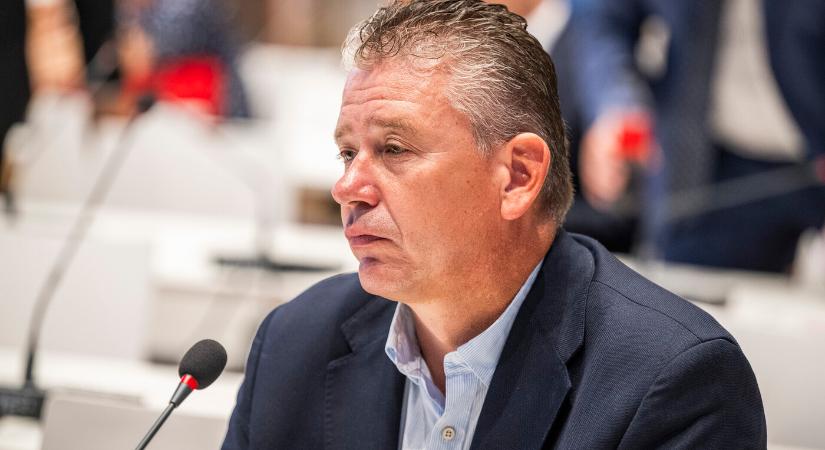 Ittasan átmásztak a belügyminiszter kerítésén: alkoholtilalom és két év feltételes